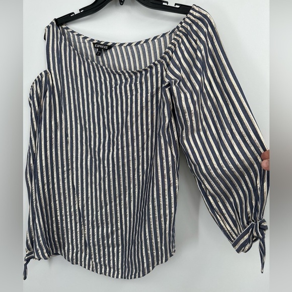 EXPRES COLD SHOULDER Gold Metallic Shirt Top Sz M $60 - Picture 3 of 6